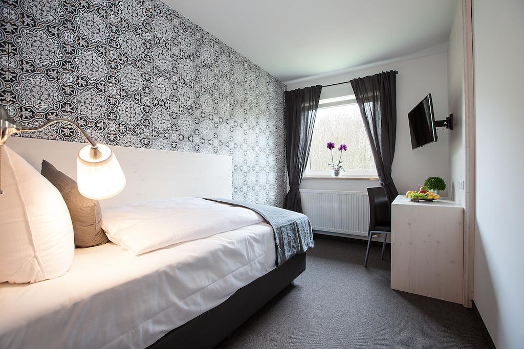 Alpengluehen Smart Hotel Olching Phòng bức ảnh