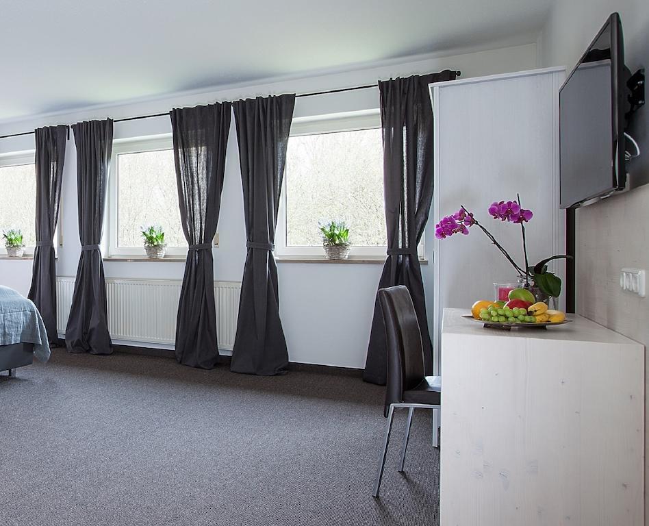 Alpengluehen Smart Hotel Olching Phòng bức ảnh